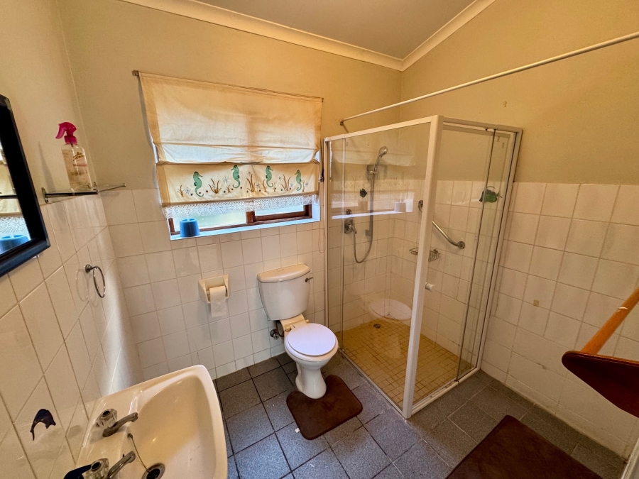 To Let 5 Bedroom Property for Rent in Stilbaai Wes Western Cape